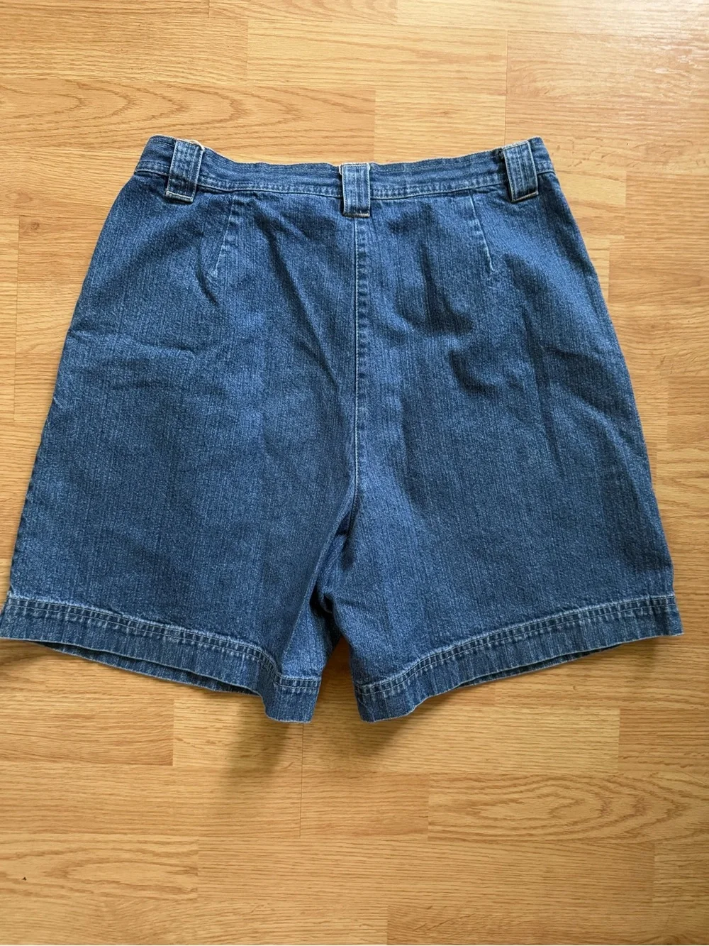 Vintage 90s Bill Blass Pleated Denim Shorts - Size 12 Fits Modern 10/31